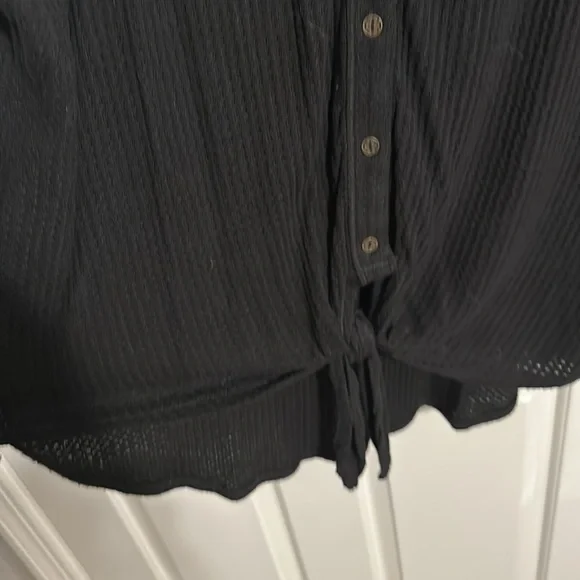 Button and tie front long sleeve - Picture 2 of 5